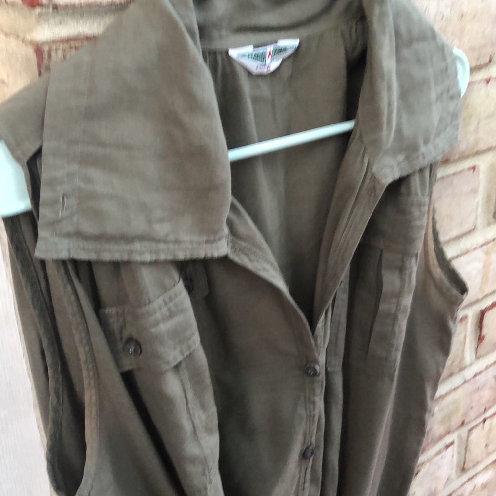 Hard Tail Forever 
Military Green 
Medium